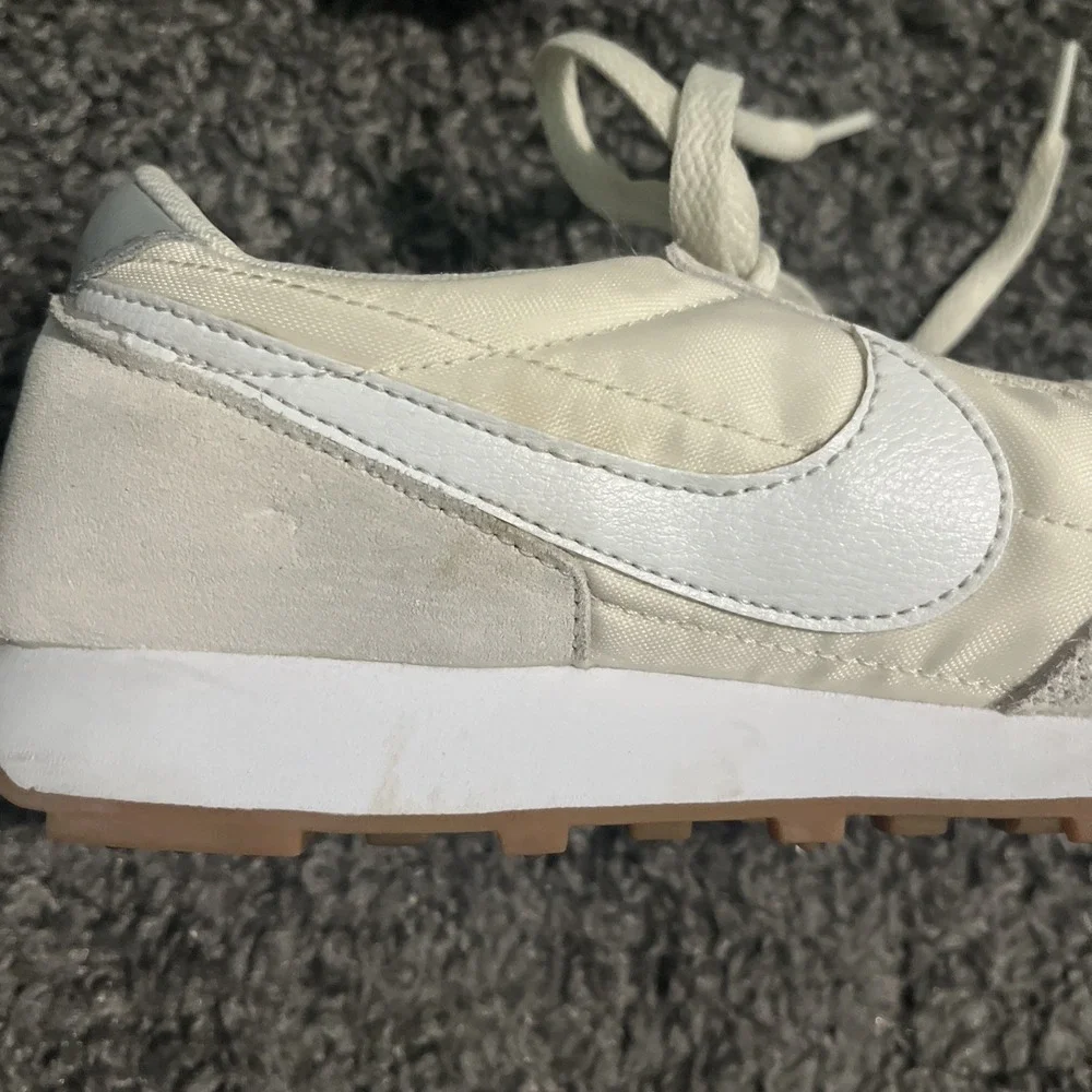 Nike Daybreak Sneaker Women US 7.5 White Pale Ivory Light Smoke Grey Retro Shoes - Picture 5 of 16